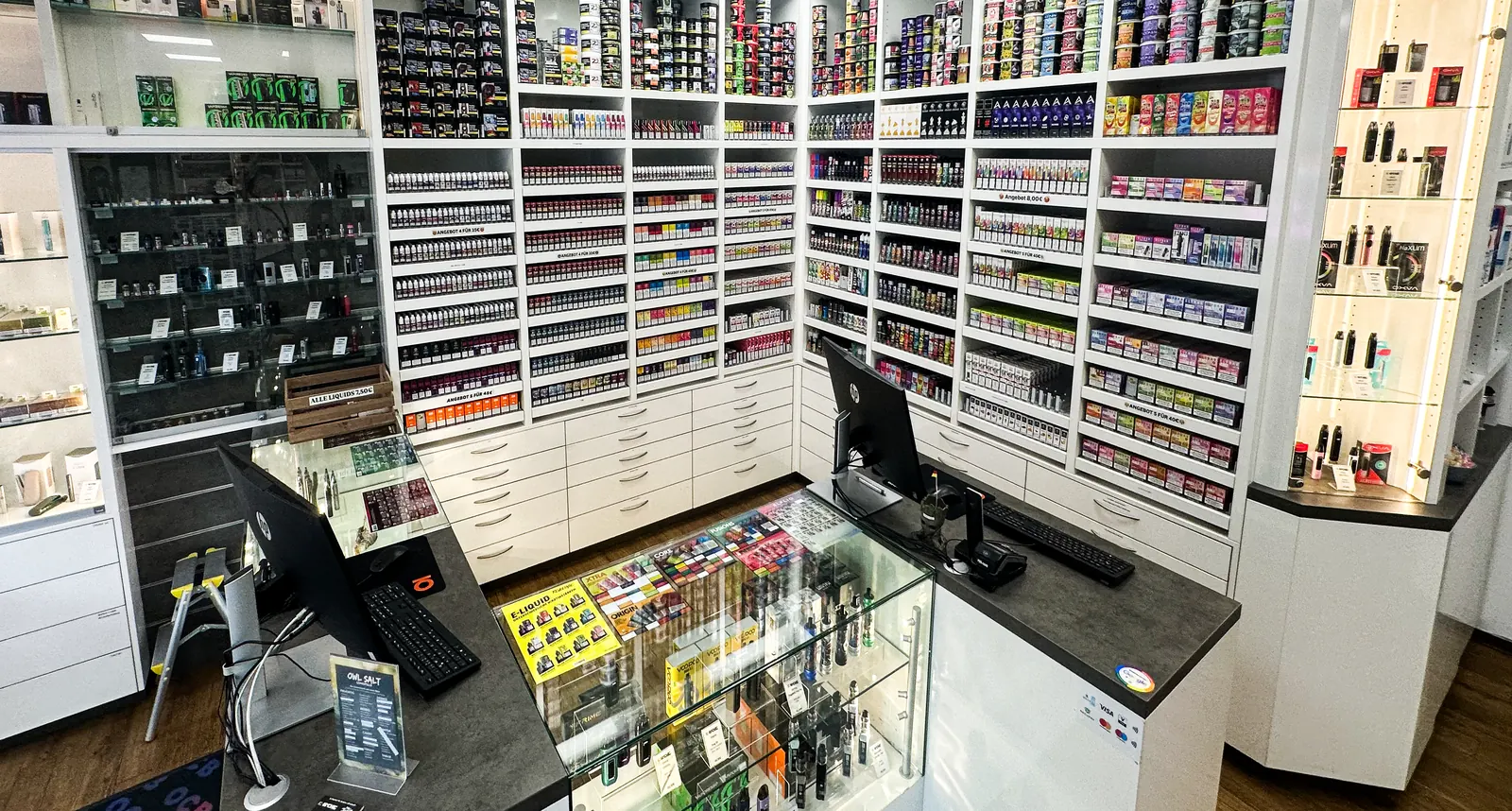 Liquidwand und Theke im eSmoke Fachhandel Köln
