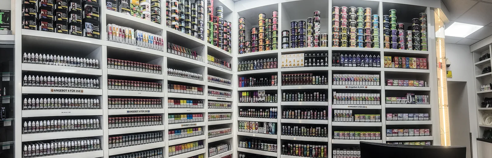 Liquid-Wand mit Nikotinsalz- und klassischen Liquids im eSmoke Fachhandel Köln